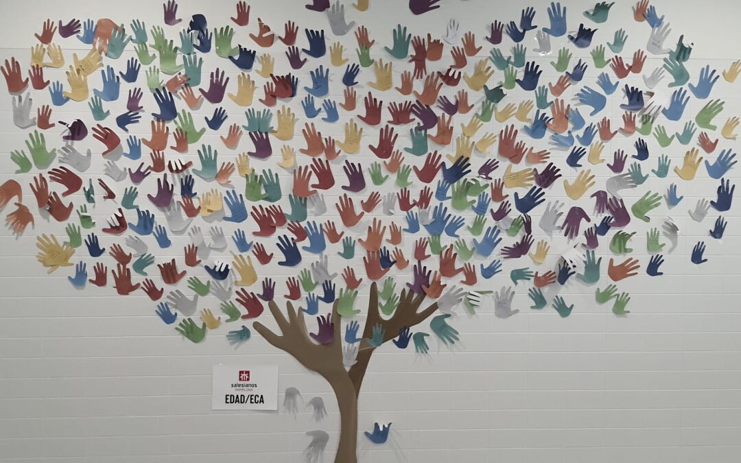 Particulares árboles de la Vida: acción de ánimo y apoyo para niños y niñas que padecen cáncer