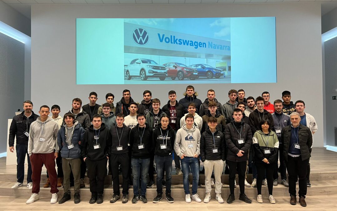 2º Grados Superiores de Mecánica visitan Volkswagen Navarra