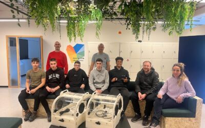 Estudiantes de FP de Salesianos Pamplona colaboran con alumnado noruego en la fabricación de incubadoras solidarias