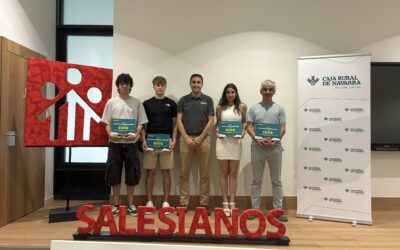 Acto de entrega de becas de Caja Rural de Navarra a alumnado de Grado Superior que ha realizado prácticas en Europa